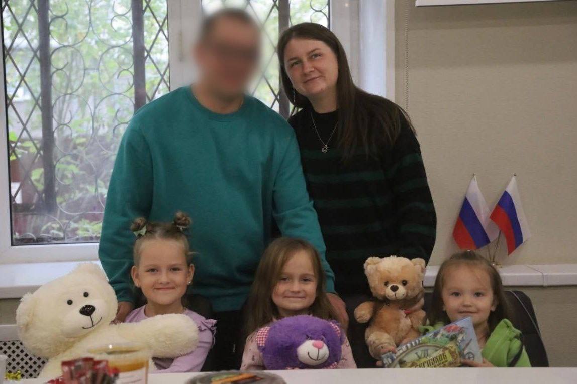 Бойцу СВО в серпуховском Едином центре поддержки передали гуманитарную помощь
