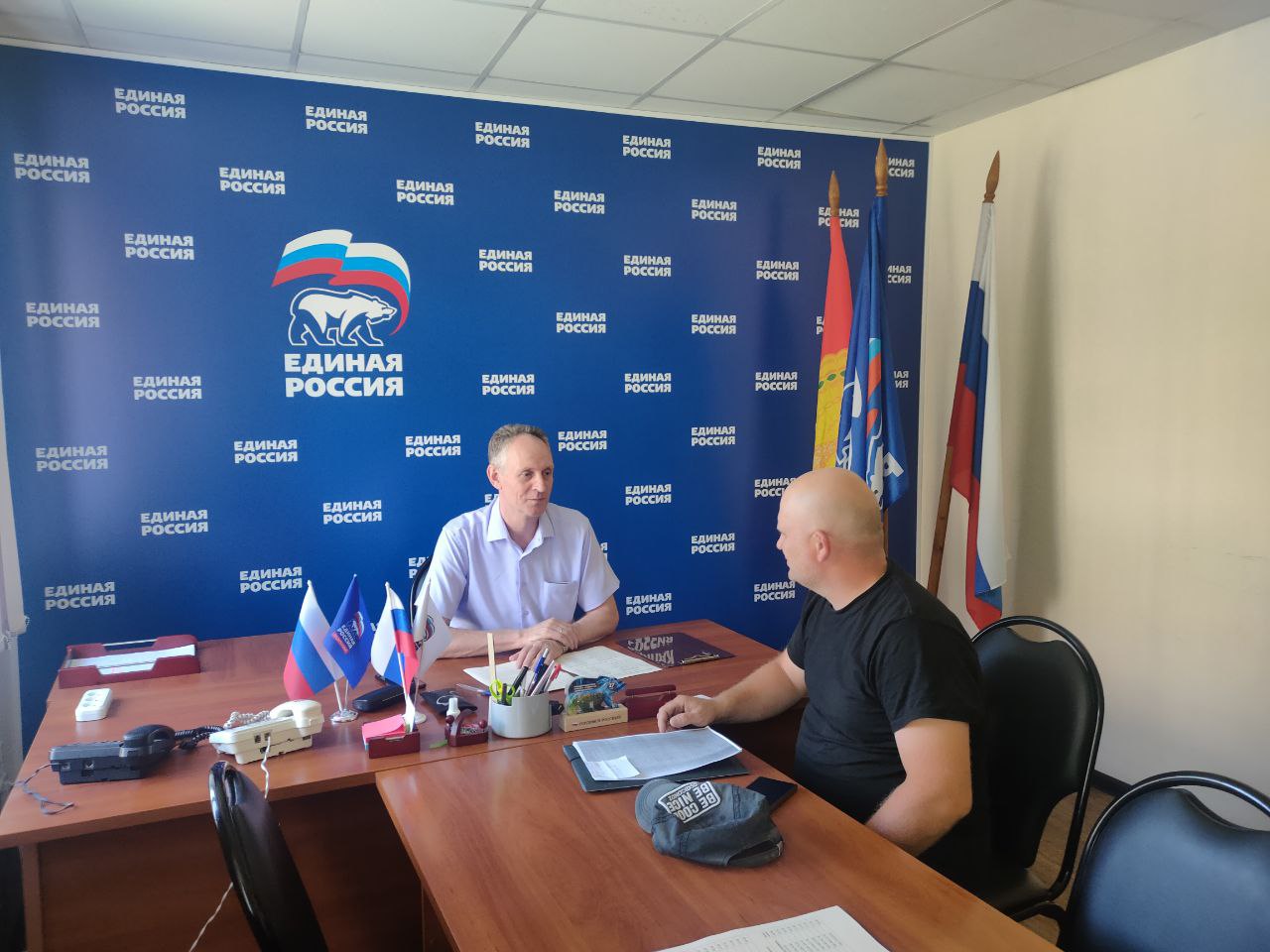 Депутат совета депутатов Серпухова Олег Андрух провел приём граждан