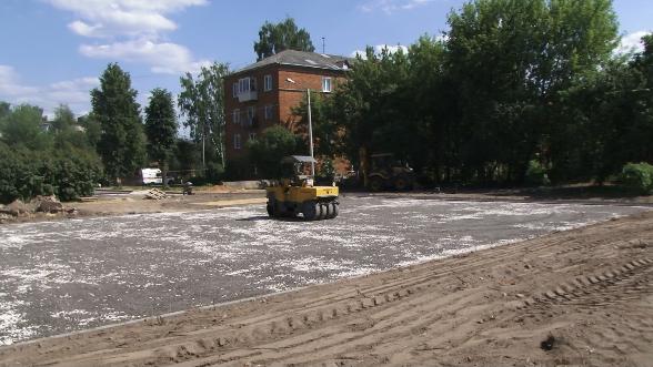 В Серпухове продолжаются работы по установке второй детской площадки по губернаторской программе В Серпухове продолжаются работы по установке второй детской площадки по губернаторской программе
