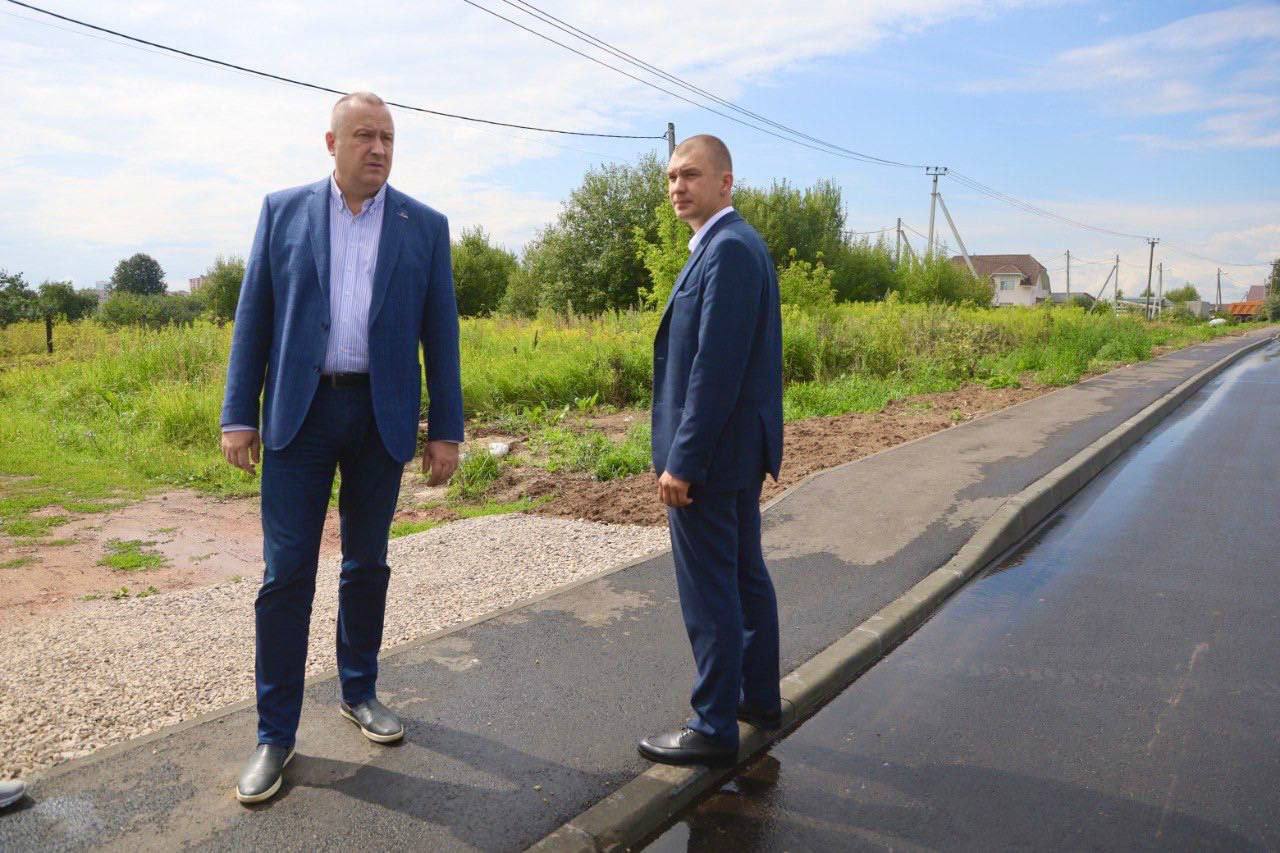 Глава Серпухова проверил выполнение ремонта дороги в Бутурлино