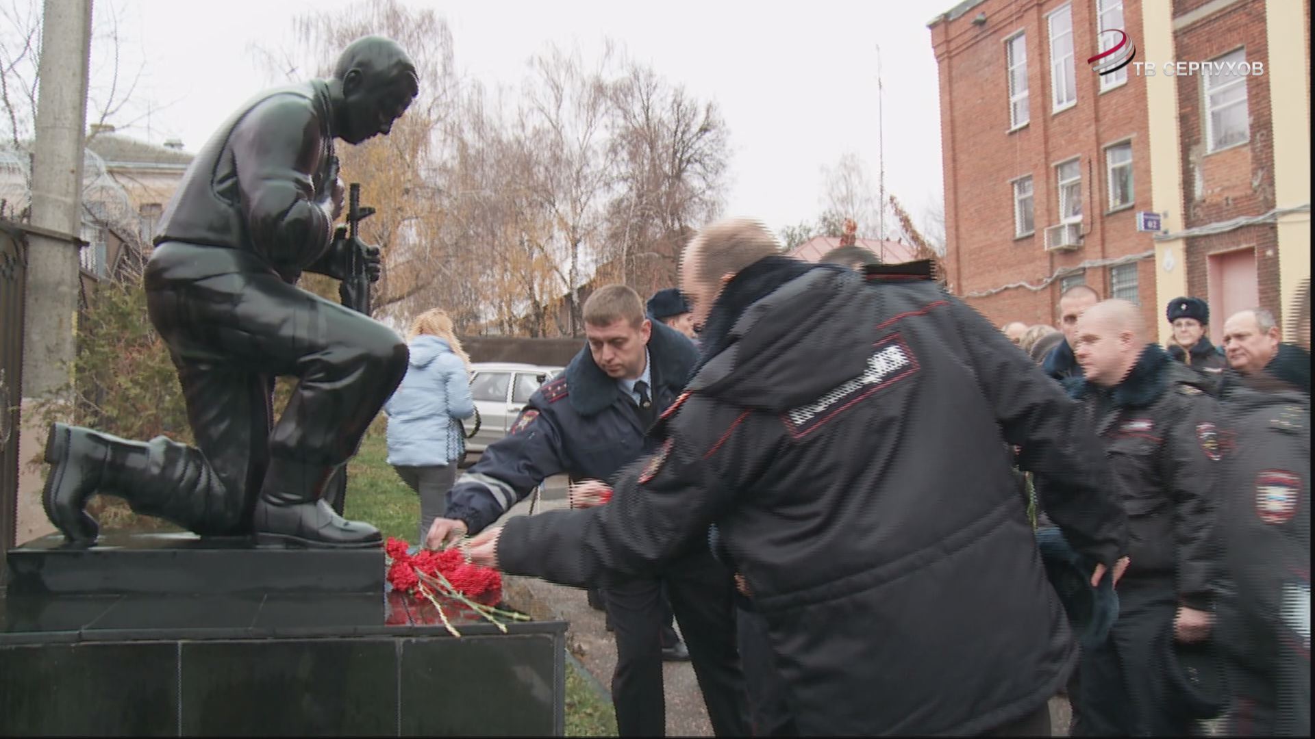 Полицейские почтили память своих коллег, погибших при исполнении служебного долга Полицейские почтили память своих коллег, погибших при исполнении служебного долга