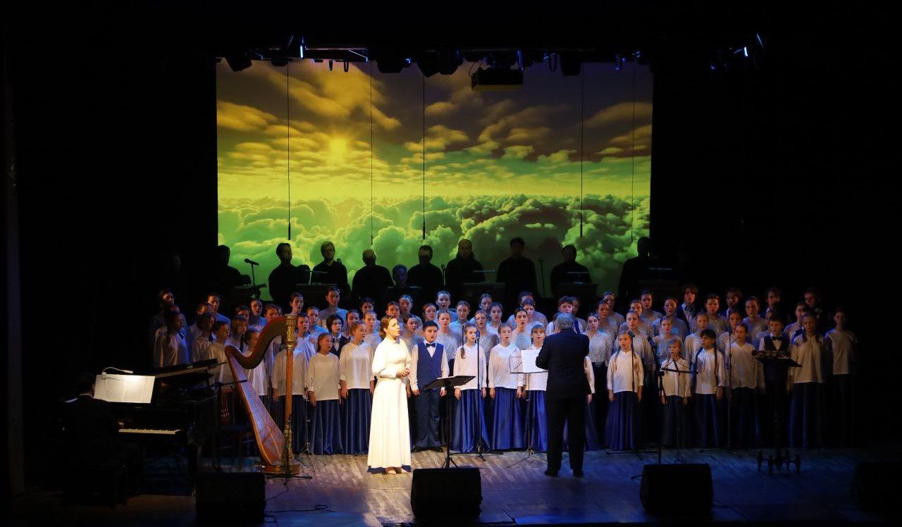 В Серпухове состоялся показ музыкально-драматического спектакля «Между небом и землёй»