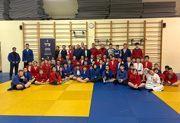 В Серпухове поколения самбистов вышли на открытый ковёр