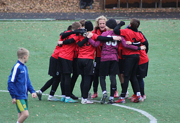 Футбольная команда «Крепость» из Серпухова выиграла кубок Подольска 