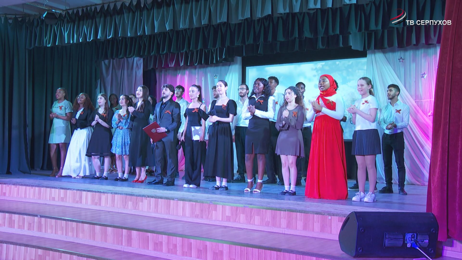 В Губернском колледже студенты РУДН провели урок-концерт «День Победы»