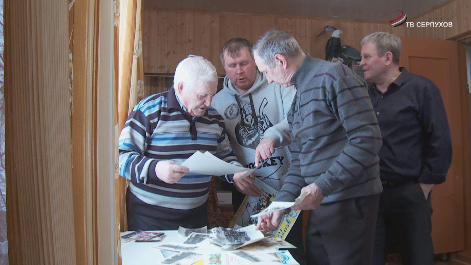 Серпуховский тренер по хоккею Геннадий Воеводин отмечает 80-летний юбилей