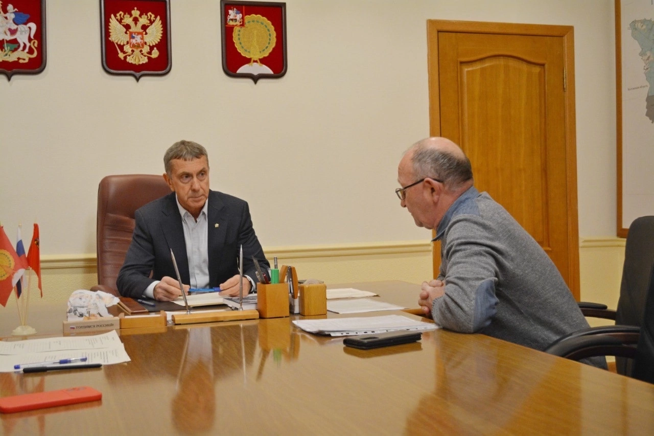 Прием граждан провел председатель Совета депутатов Серпухова Михаил Шульга