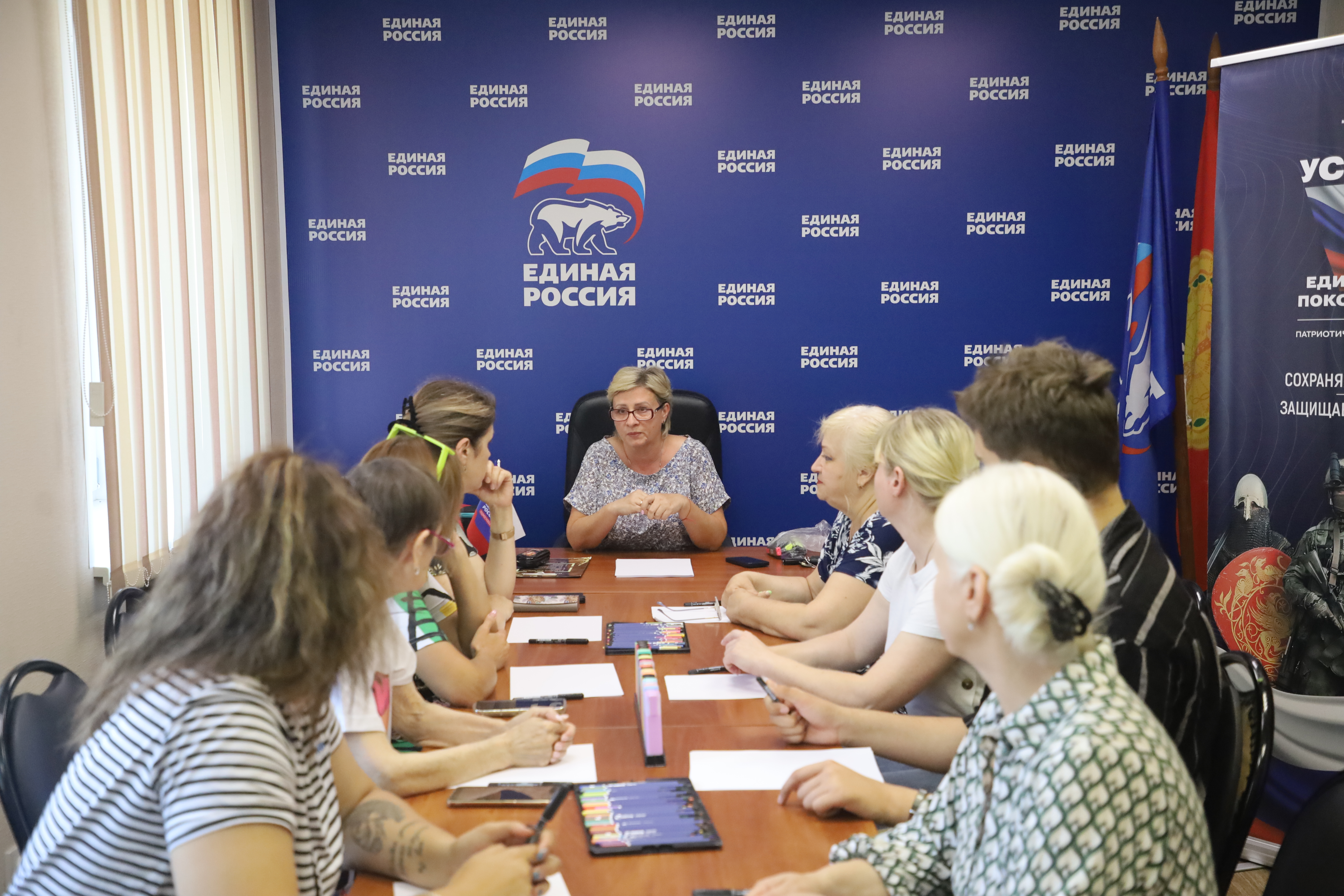 Мастер-класс по нейрографике провели в Серпухове для семей участников СВО