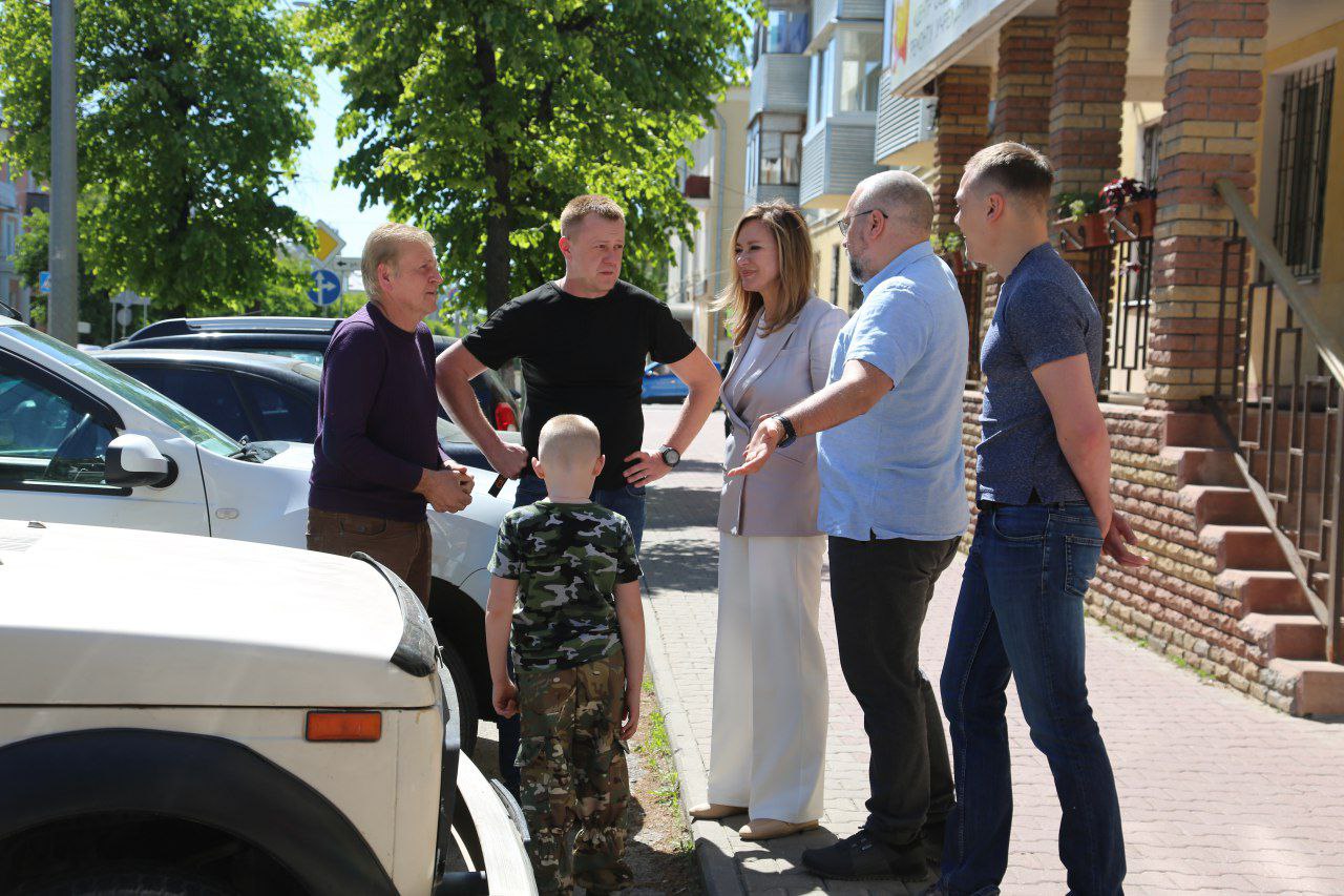 В Серпухове передали автомобиль для нужд участников СВО