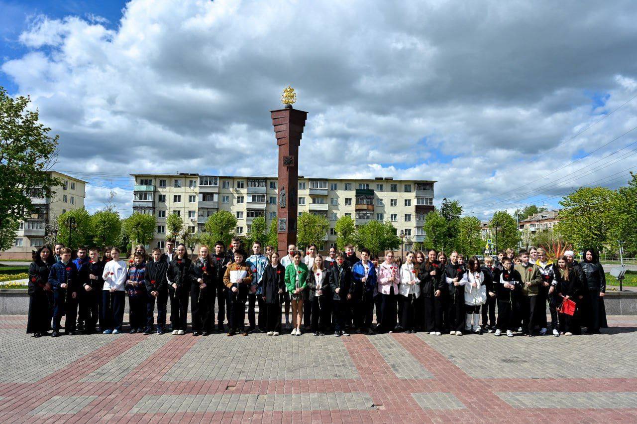 В Серпухове возложили цветы к мемориалам в преддверии Дня воинской доблести Подмосковья