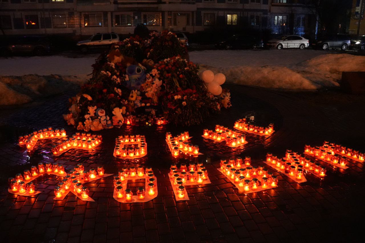 Серпуховичи зажгли свечи в память о погибших в «Крокус Сити Холл»