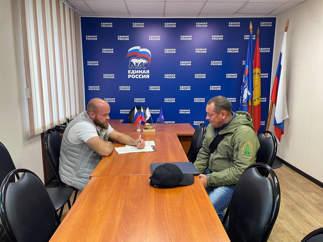 Депутат Совета депутатов Серпухова, член фракции «Единая Россия» Алексей Батогов провел личный приём граждан