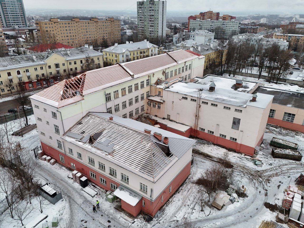 В Серпухове продолжается ремонт школ