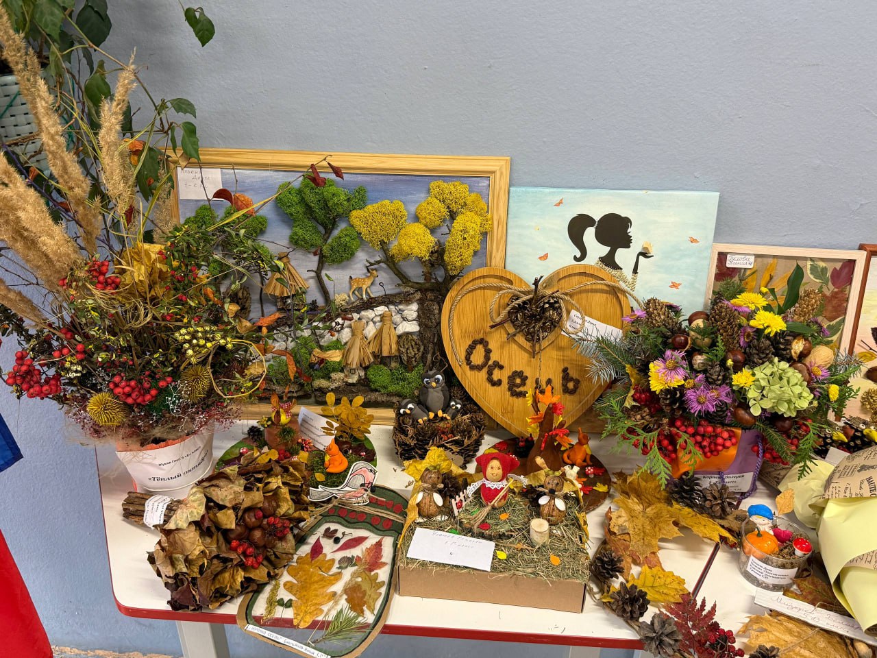 В Образовательном комплексе «Пущино» проходит ежегодная выставка-конкурс «Золотая осень»