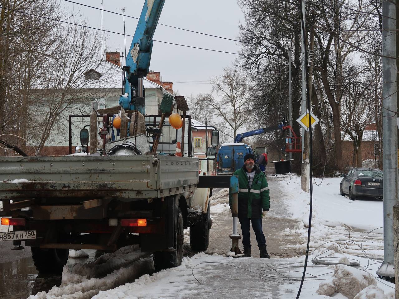 В Серпухове продолжаются масштабные работы по замене линий освещения