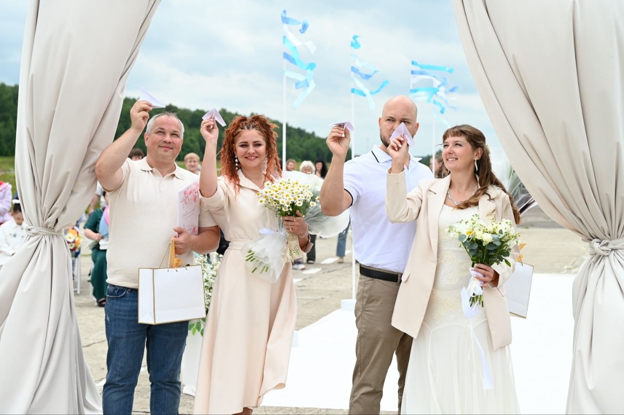 В Серпухове 8 июля прошел парад семей и открылась площадка для бракосочетаний на аэродроме