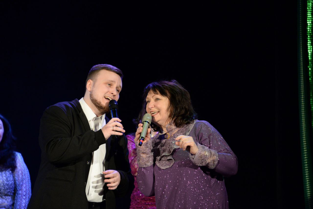 Руководитель серпуховского вокального ансамбля «Ностальгия» Алла Кирина отпраздновала двойной творческий юбилей