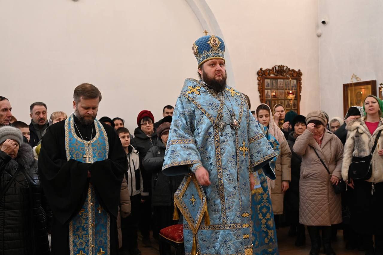 В Серпухове прошло Архиерейское богослужение в честь праздника Сретения Господня