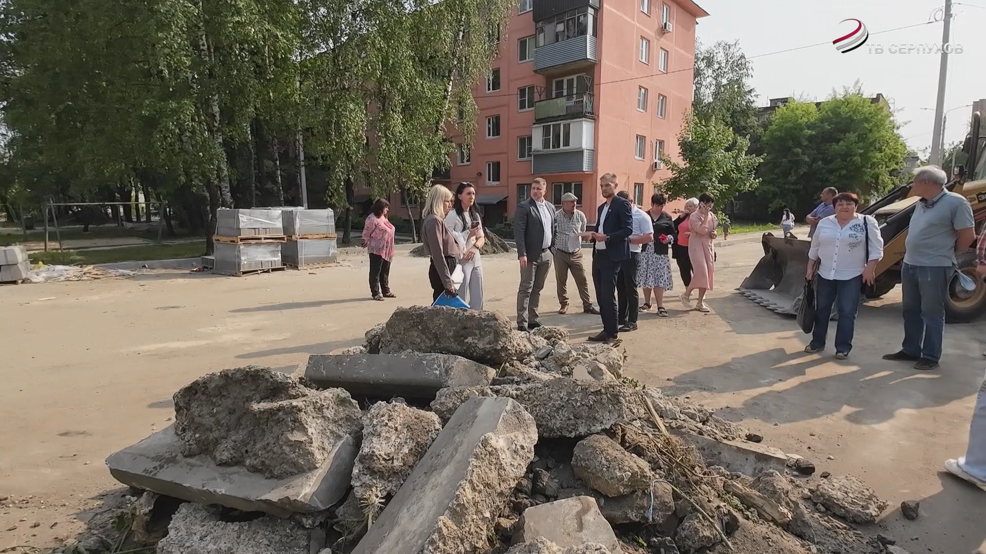 В Серпухове продолжается благоустройство дворовых территорий