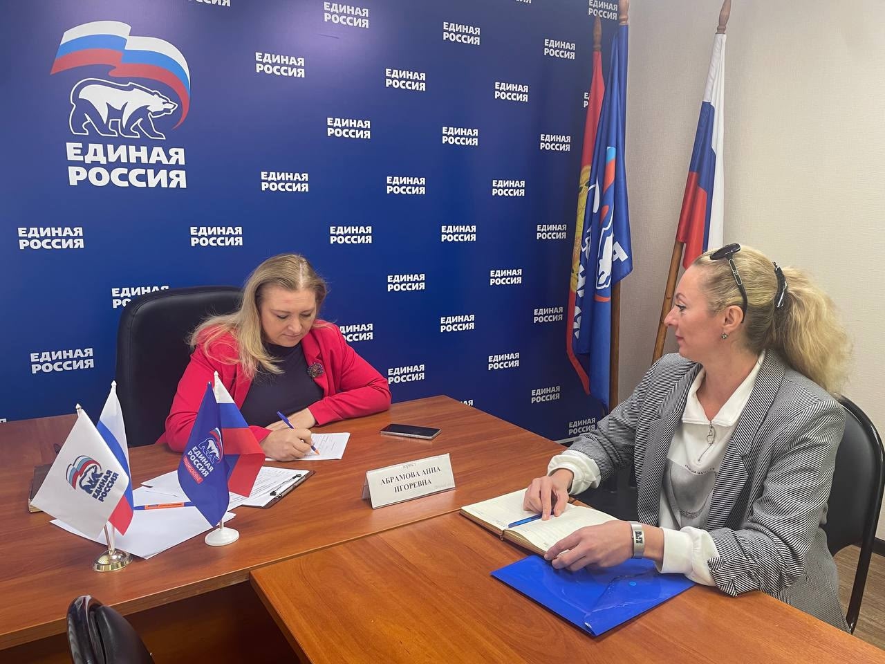 Прием граждан провела в "Единой России" в Серпухове юрист Анна Абрамова