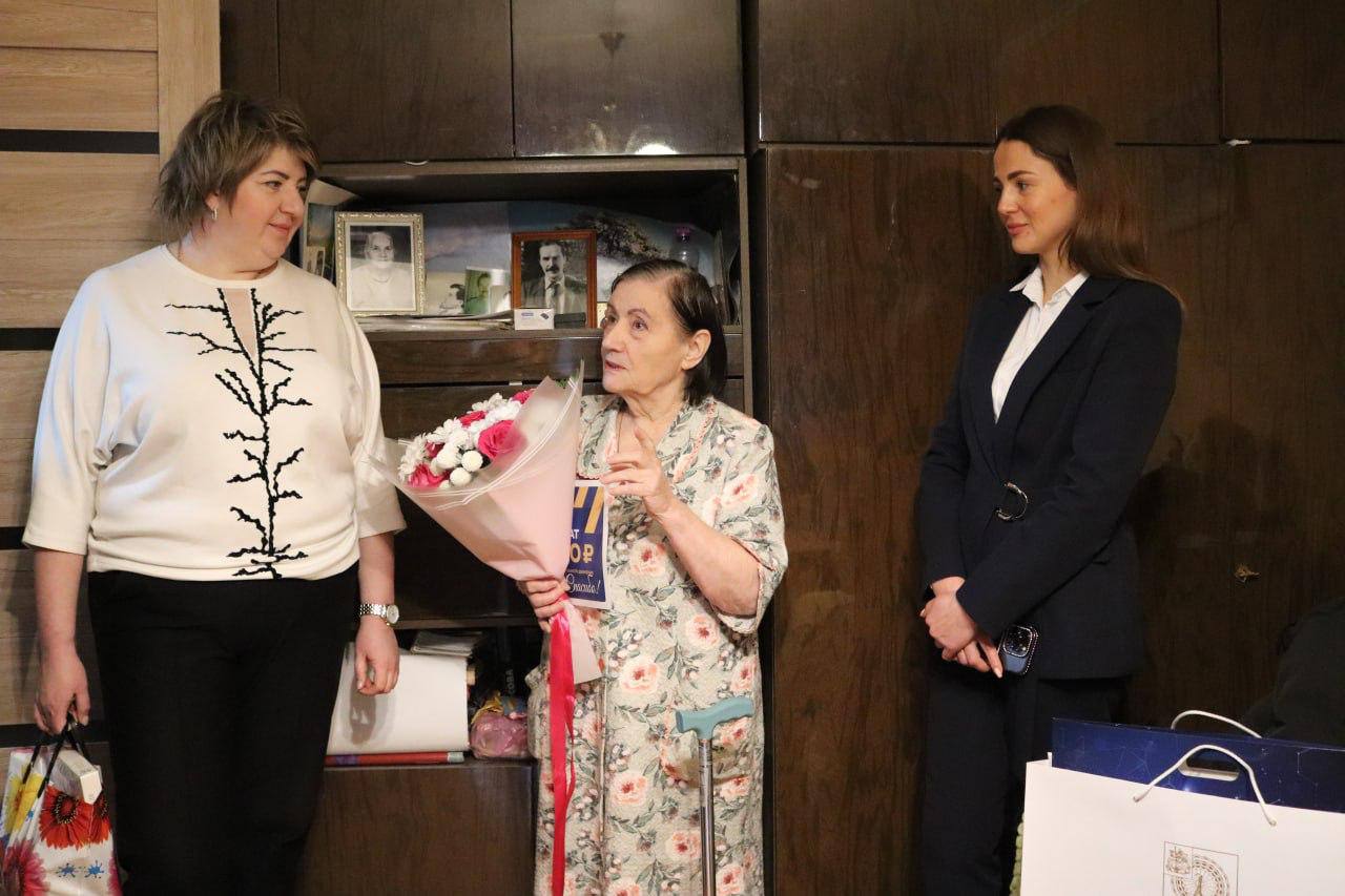 Ветераны-блокадники Серпухова получили поздравления от депутатов окружного Совета