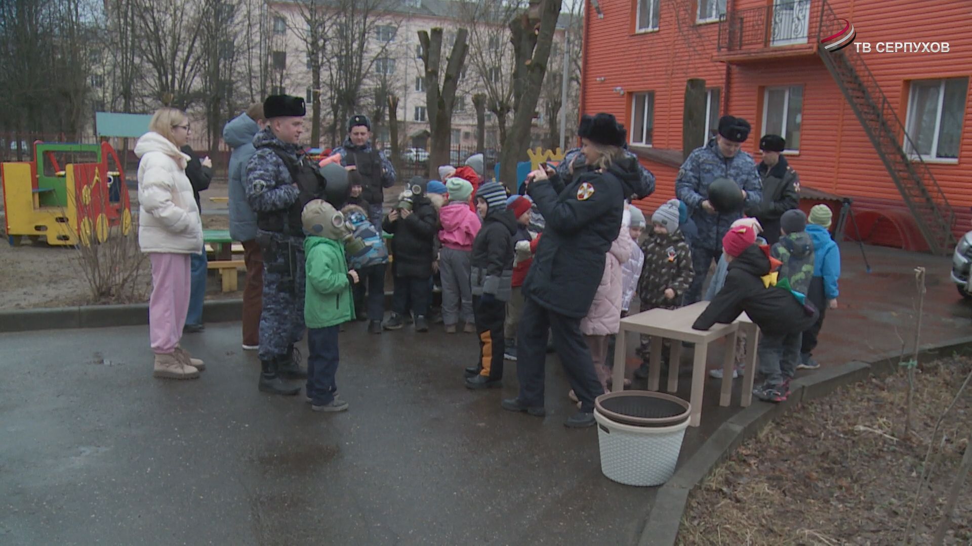В Серпухове росгвардейцы провели занятие для дошкольников