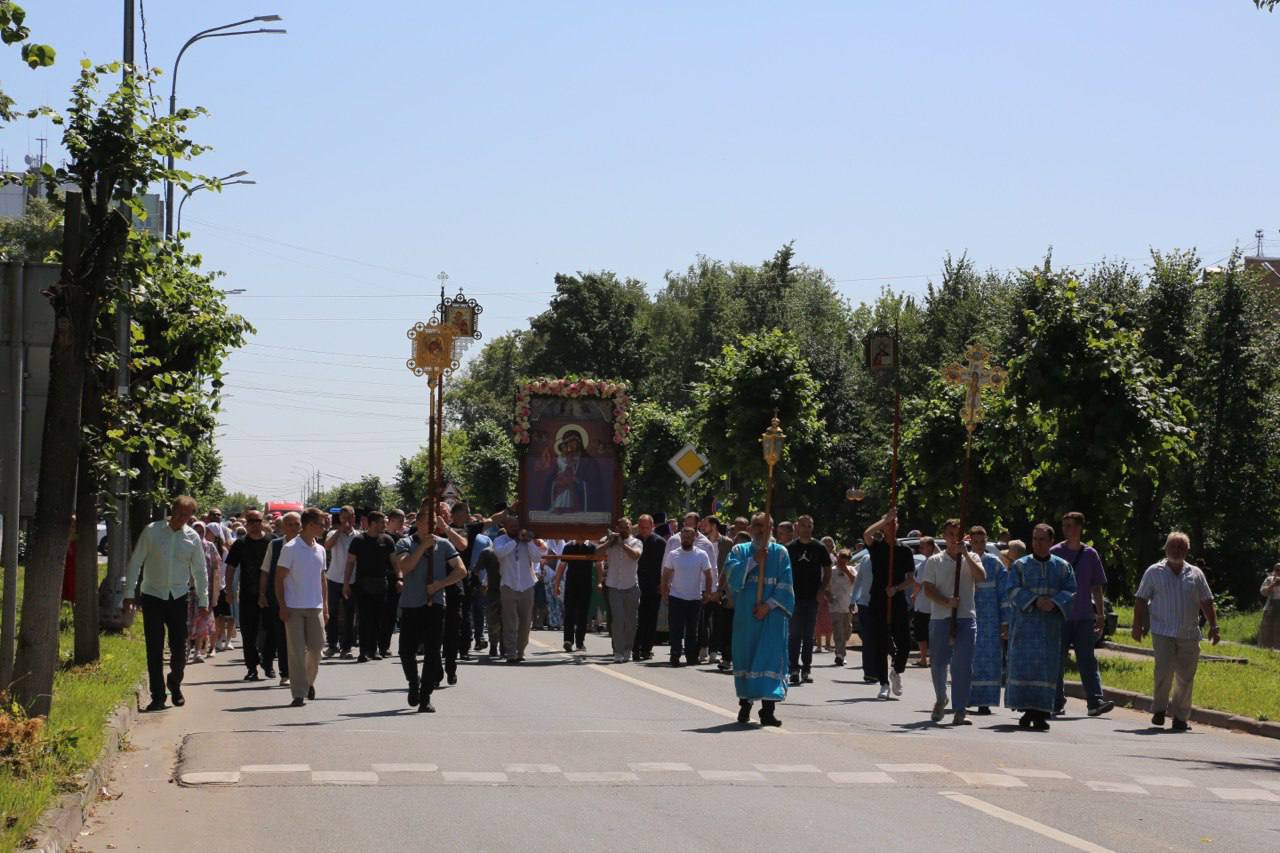 В Серпухове прошёл традиционный крестный ход с иконой «Взыскание погибших»