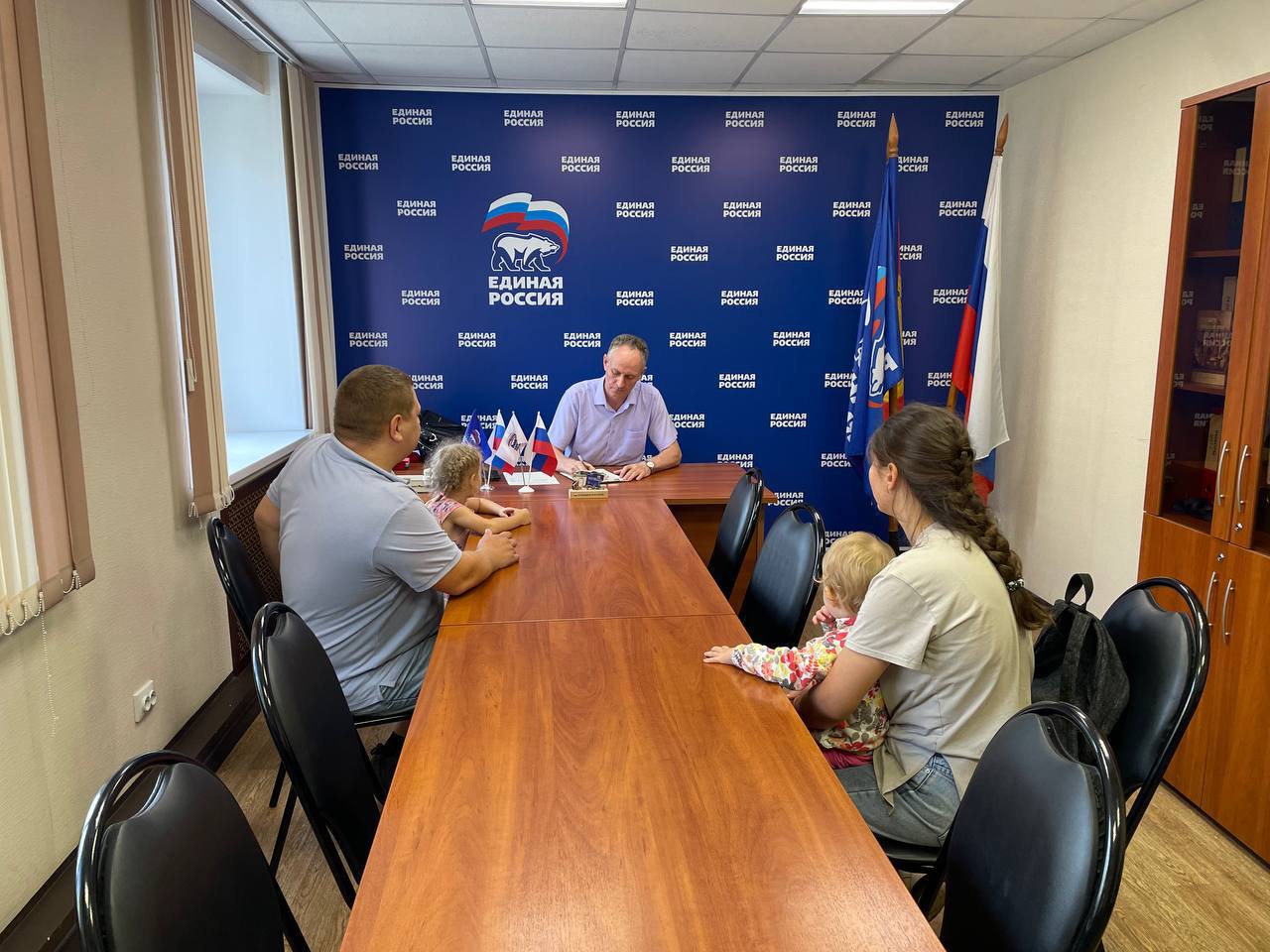 Депутат Олег Андрух провёл приём граждан в Серпухове