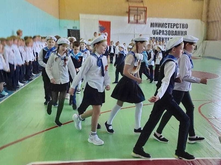 Смотр строя и песни провели в Оболенской школе Серпухова