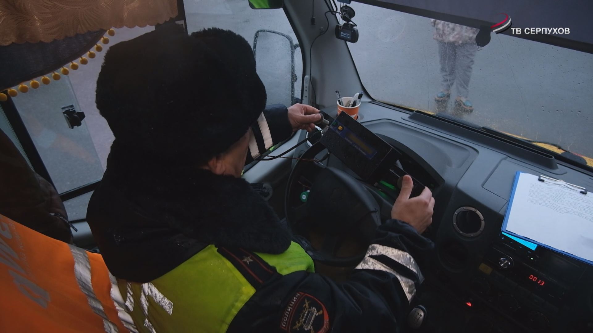 Сотрудники Госавтоинспекции проверили готовность школьных автобусов к работе зимой