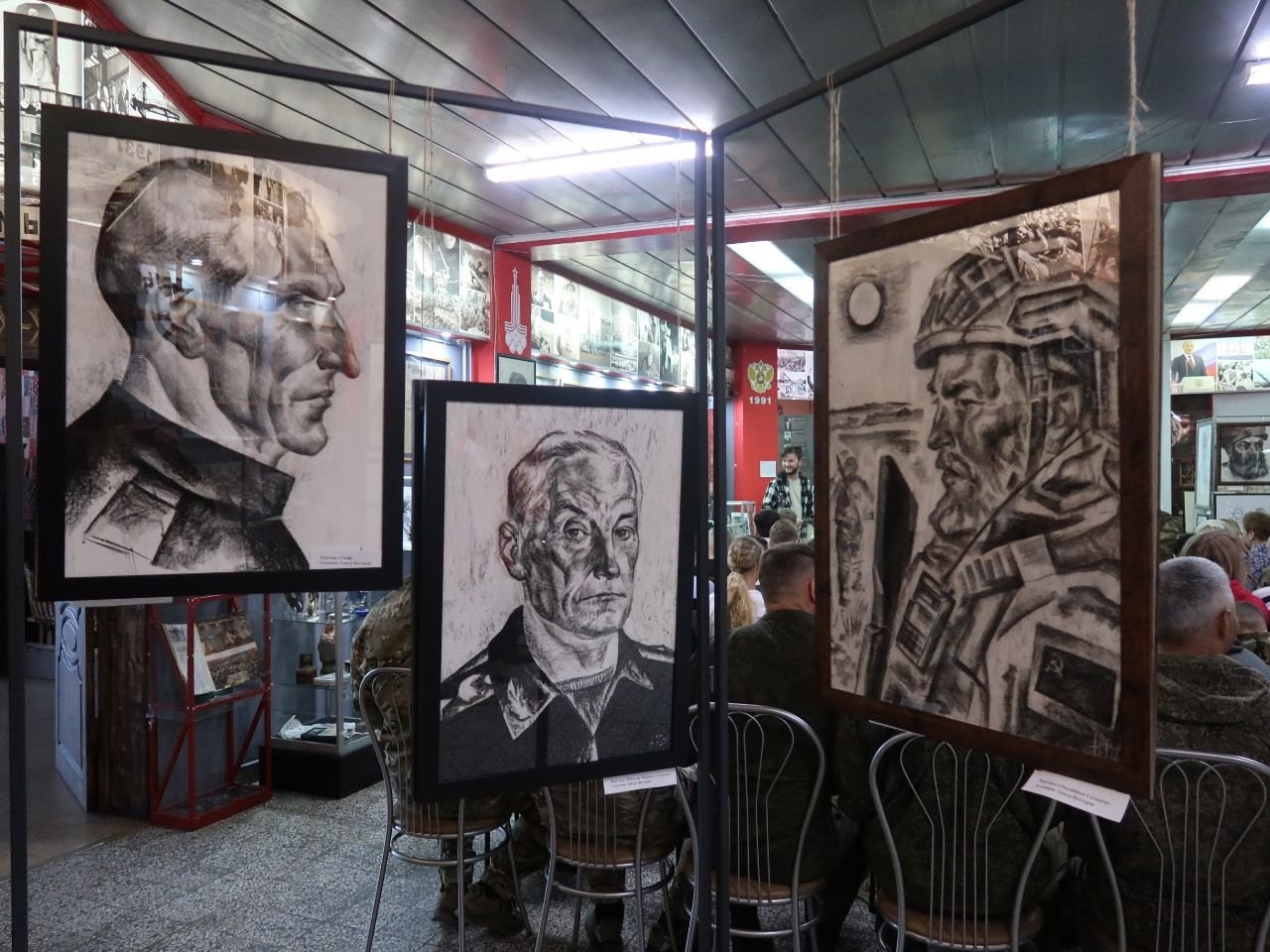 Выставка портретов участников СВО «Родина в сердце героя» работает в Серпухове