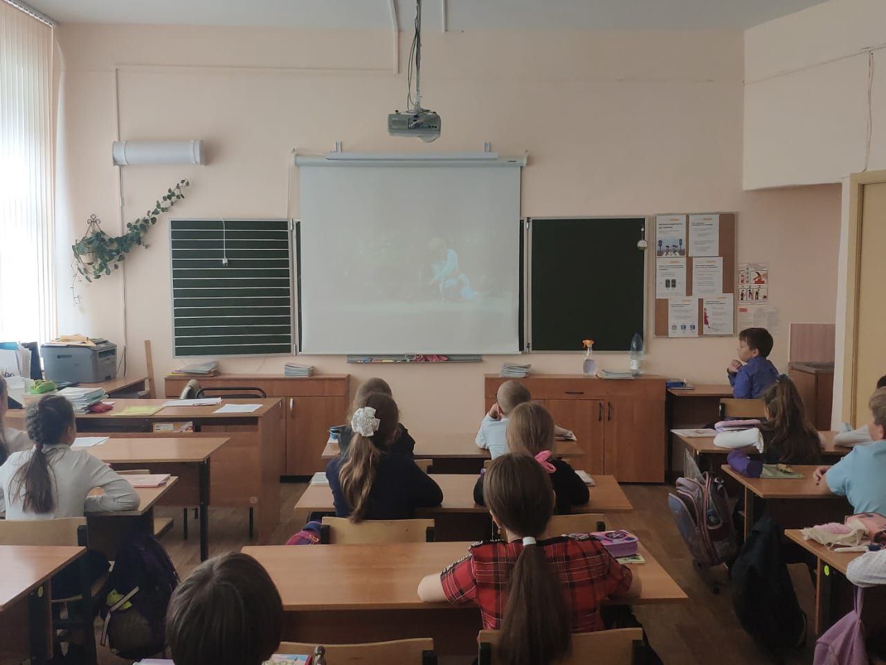 В пришкольных детских лагерях Серпухова продолжаются кинопоказы 