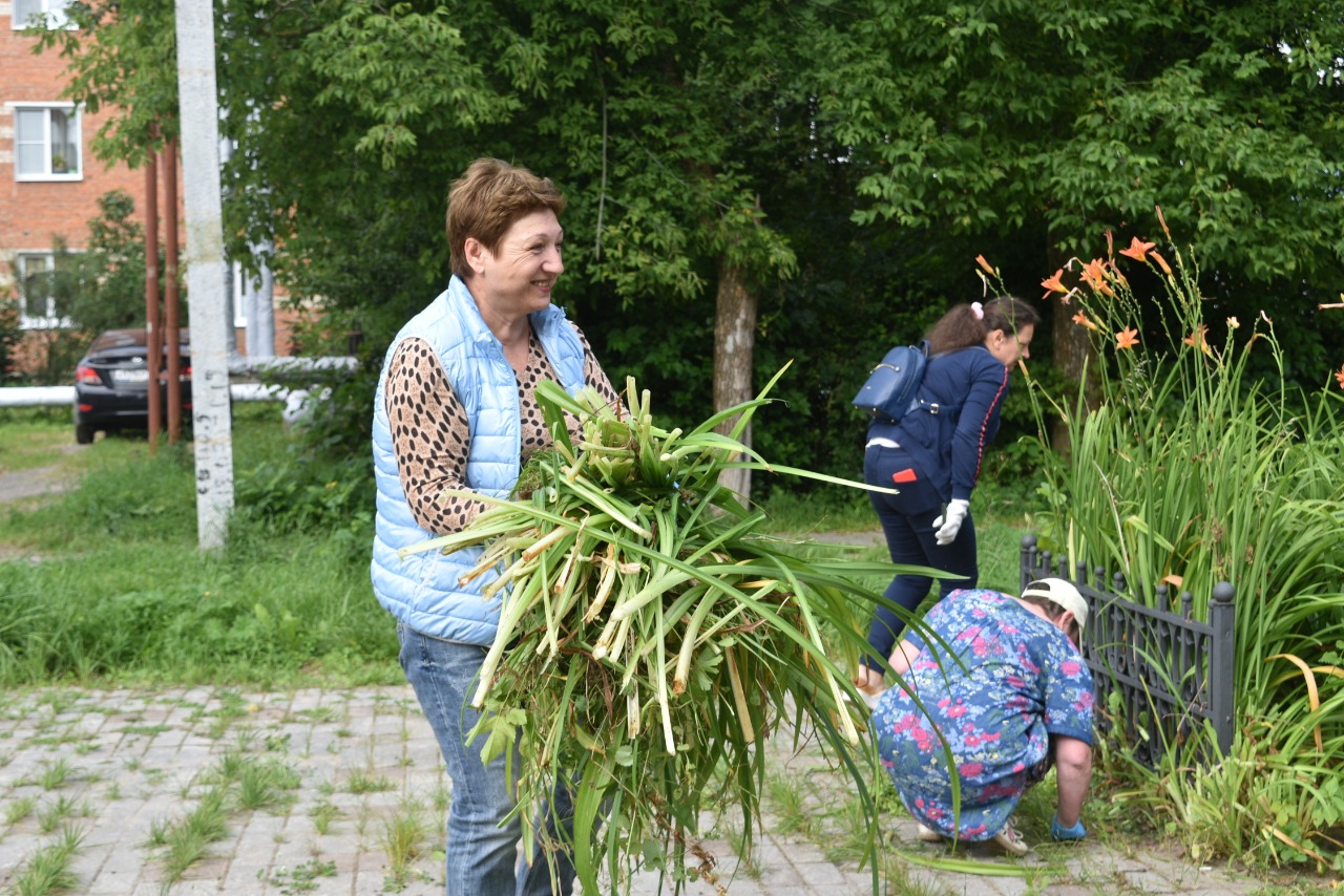 Жители п. Пролетарский Серпухова провели субботник Жители п. Пролетарский Серпухова провели субботник
