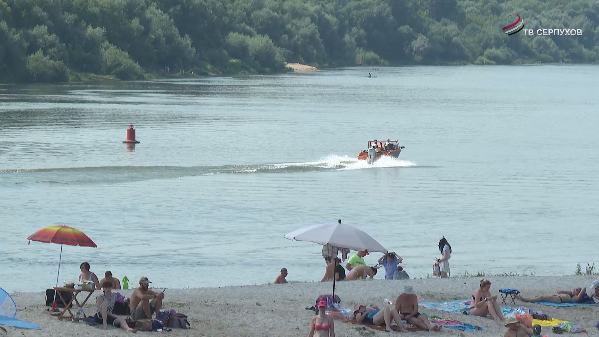 Серпуховичи спасаются от жары в местах отдыха у воды