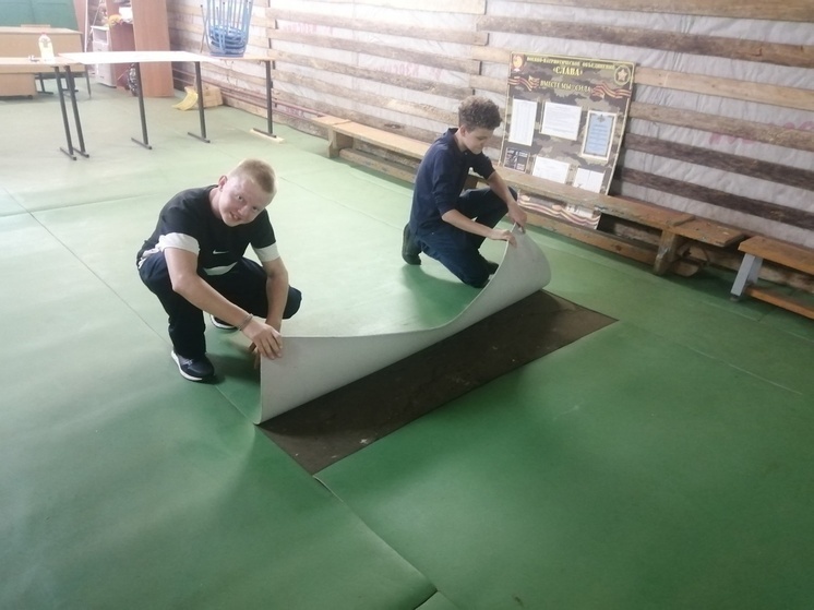 Ребята из ВПО «Слава» в Серпухове готовятся к состязаниям по стрельбе из пневматической винтовки