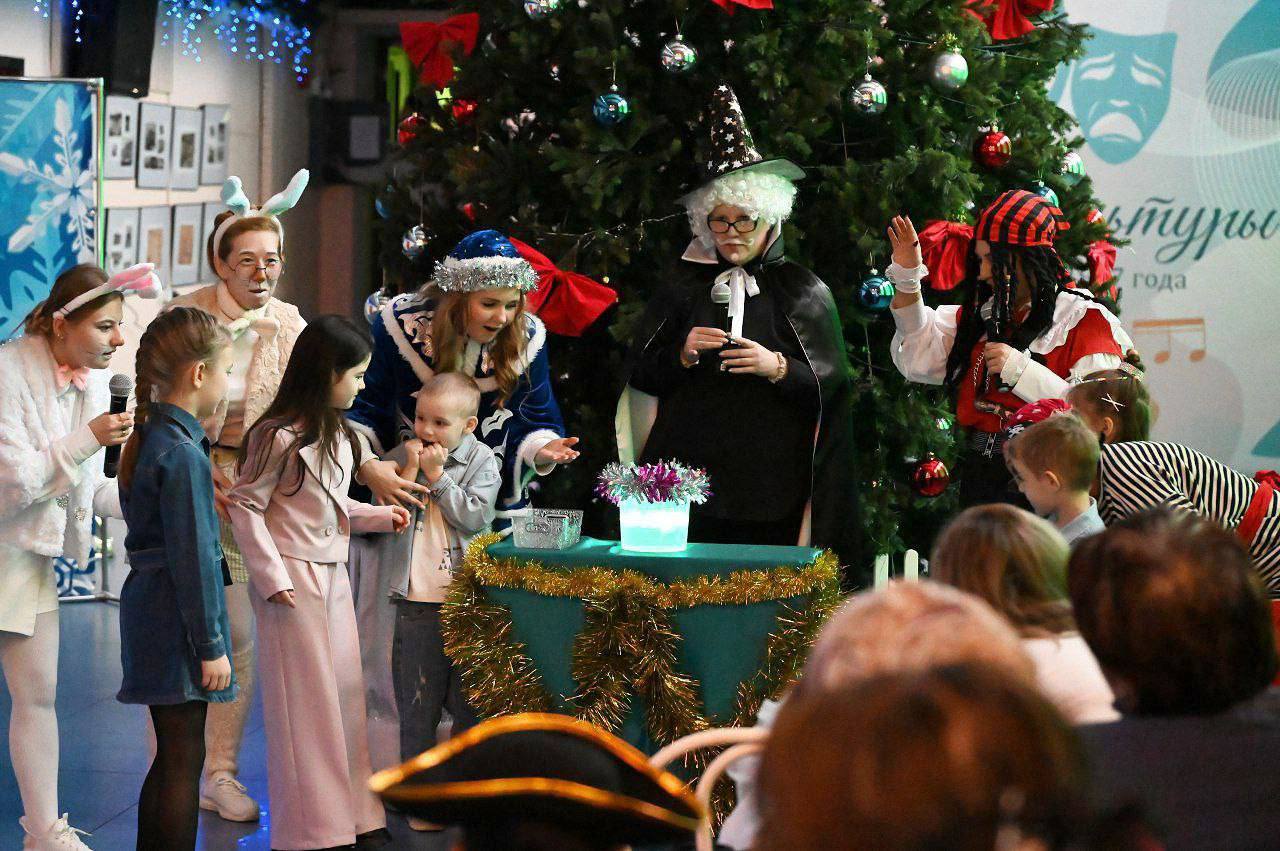 Жителям Большого Серпухова рассказали о новогодних представлениях и программах