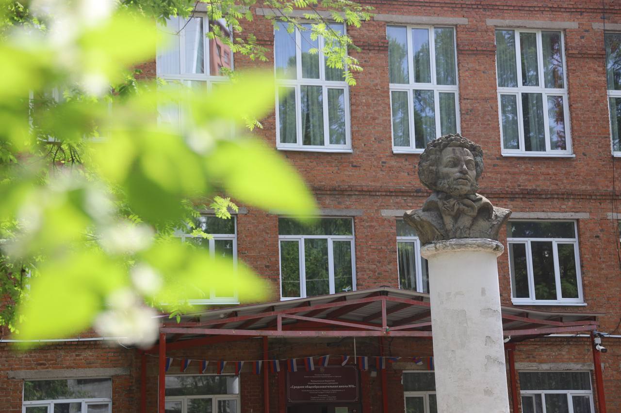 В Серпухове состоялся памятный митинг в честь 225-летия со Дня рождения великого русского писателя Александра Сергеевича Пушкина.