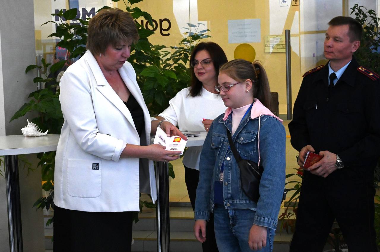 Молодым активистам округа вручили «Паспорт юного серпуховича»