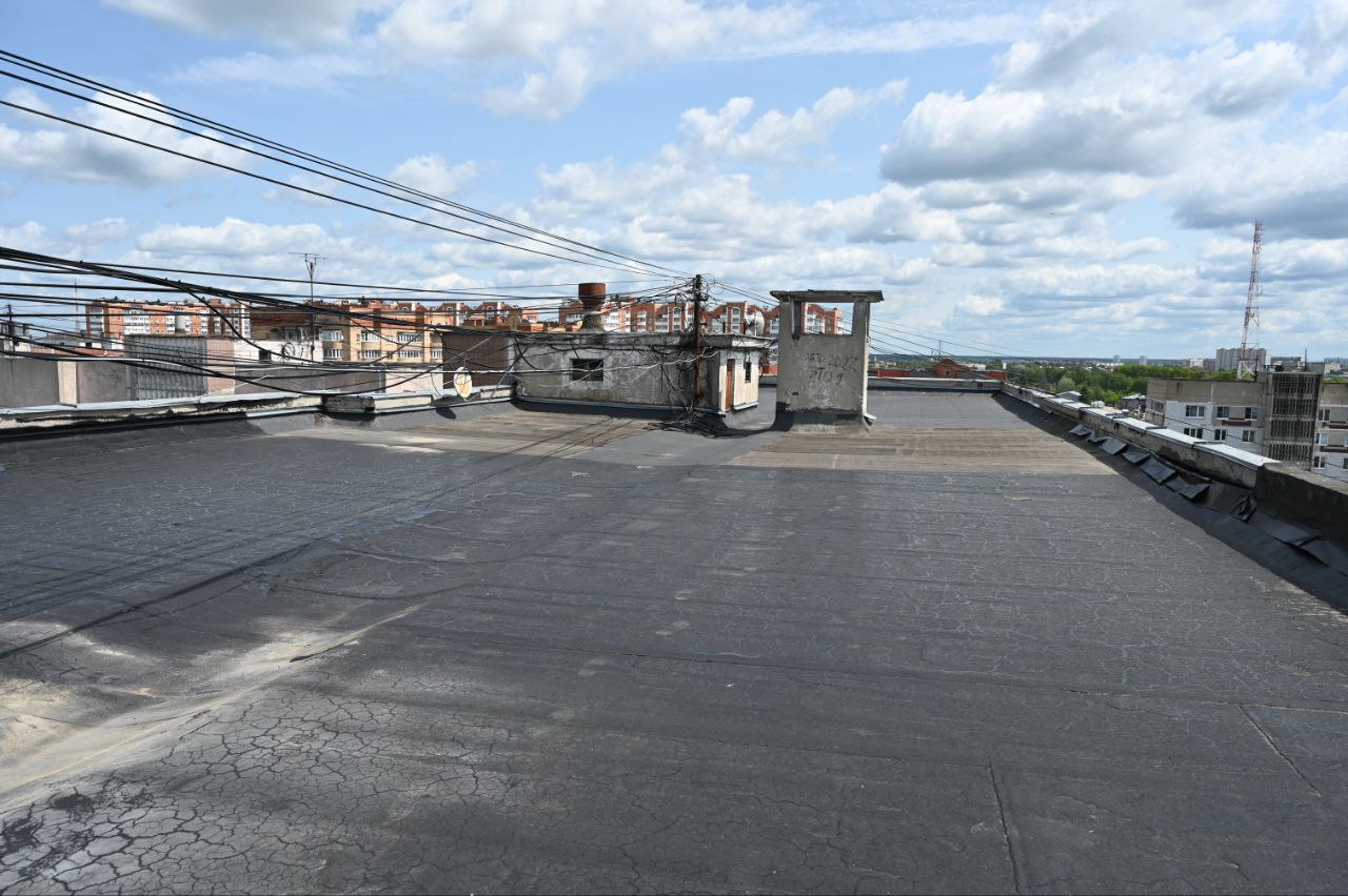  ВРИП главы городского округа Серпухов проверил ремонт крыши на улице Новая