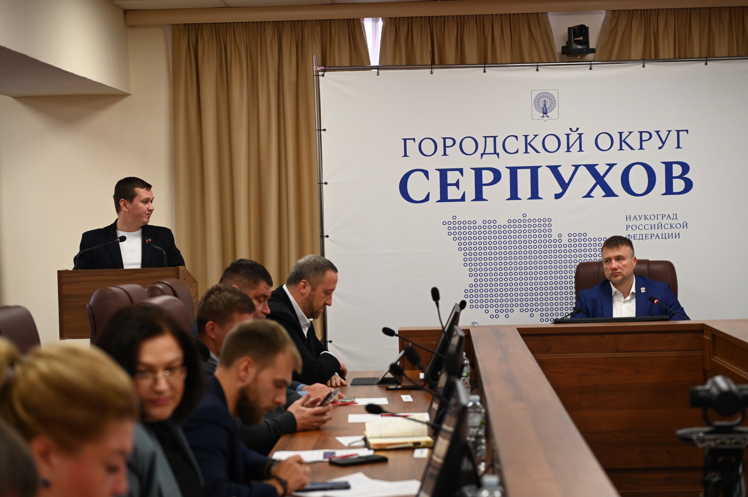 Запуск тепла, уборочную кампанию на полях и диспансеризацию населения обсудили в администрации Серпухова