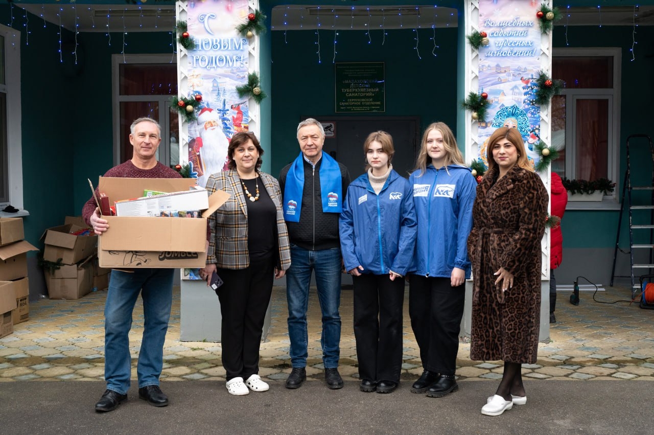 Серпуховичи доставили подарки из «Коробки храбрости» пациентам медицинских учреждений