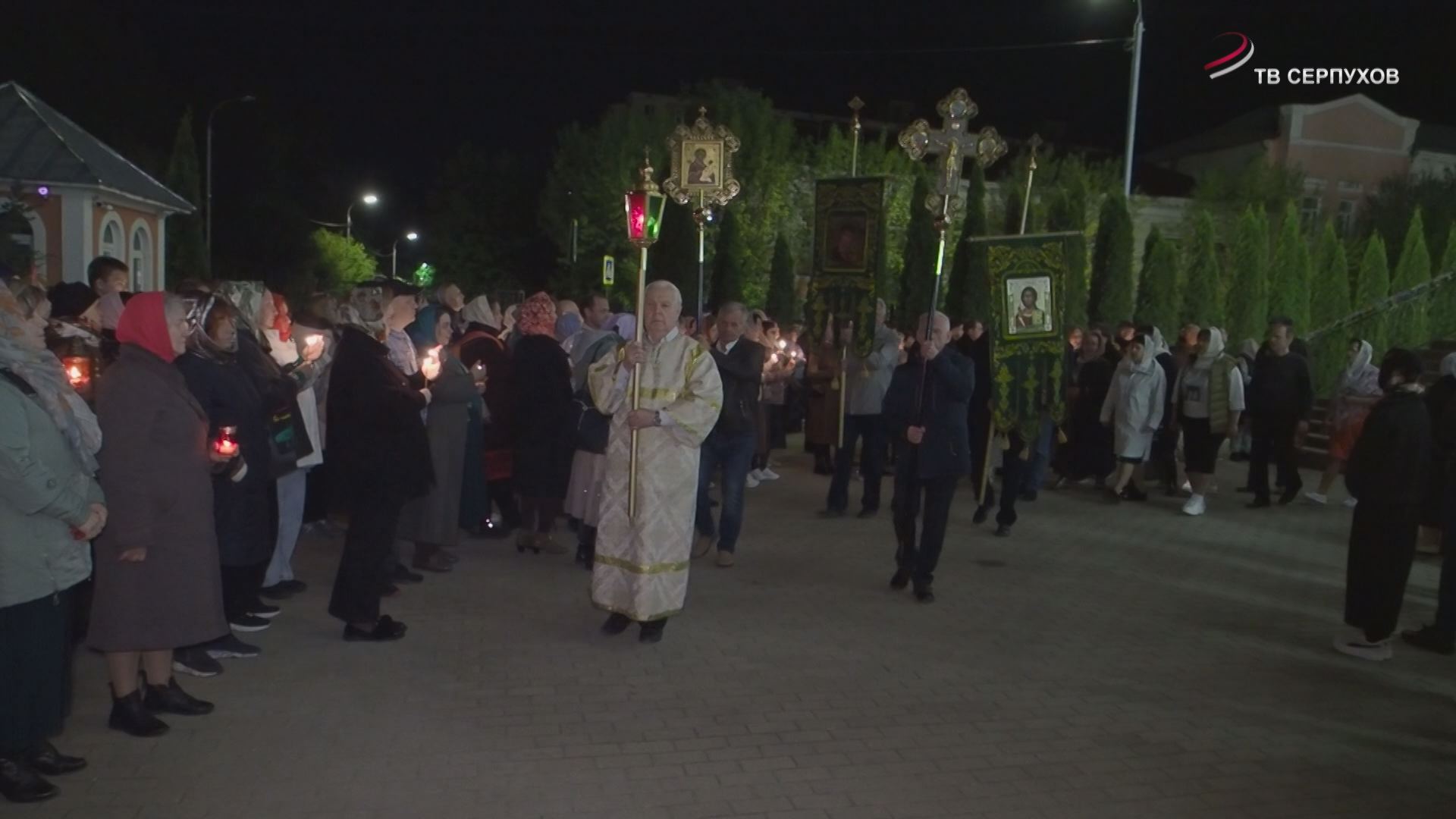 В Серпухове в праздник Пасхи в храмах прошли торжественные богослужения 