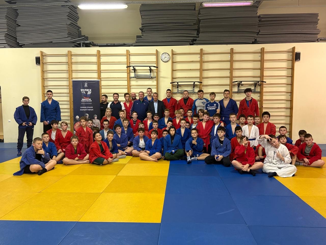 В Серпухове поколения самбистов вышли на открытый ковёр