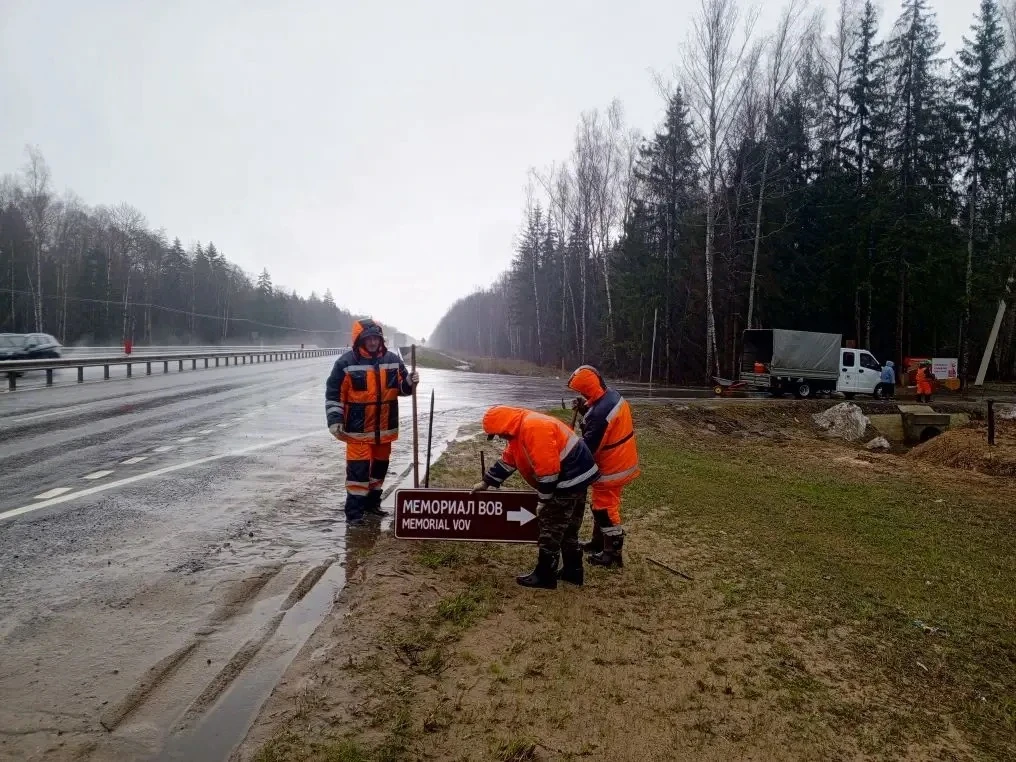 Первый весенний субботник прошёл на 361-м километре трассы А108.