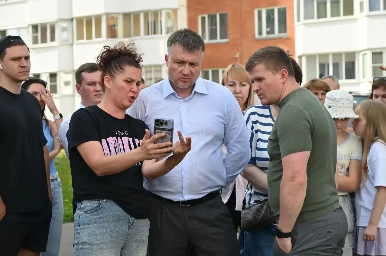 Глава городского округа Серпухов Алексей Шимко встретился с жителями дома №6 на бульваре 65 лет Победы Глава городского округа Серпухов Алексей Шимко встретился с жителями дома №6 на бульваре 65 лет Победы