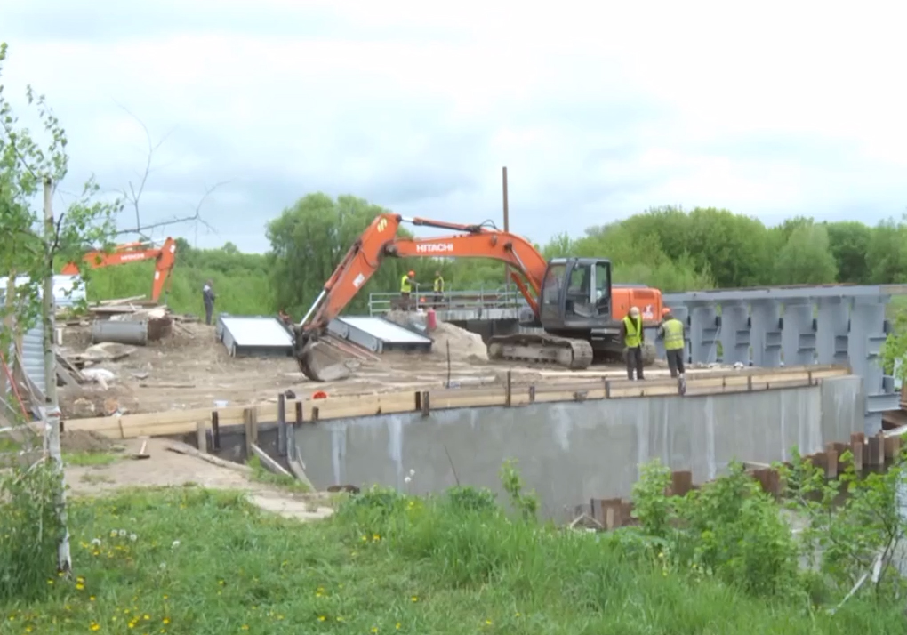 В Серпухове идёт ремонт донного водовыпуска плотины на реке Нара