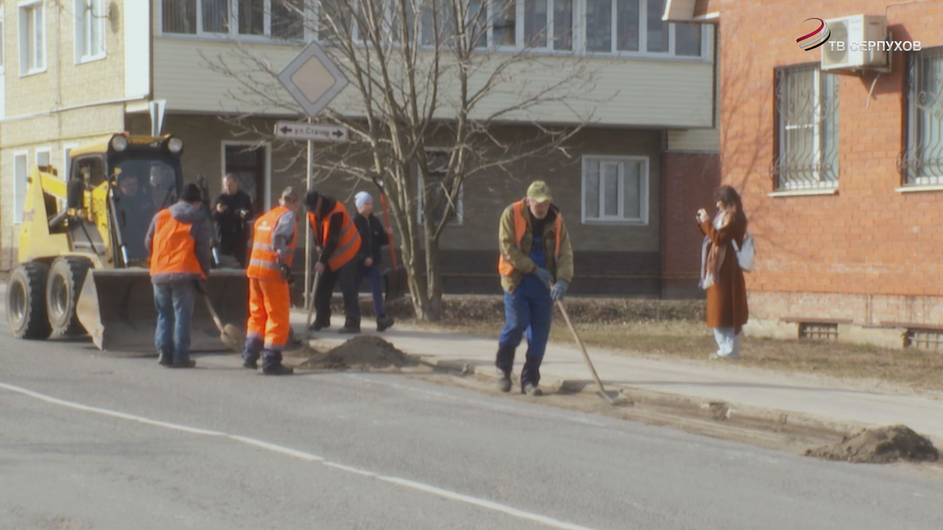 В Серпухове приводят в порядок дороги после зимы