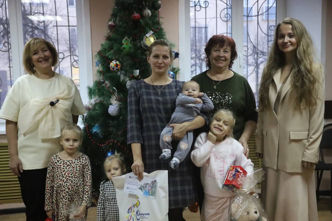С рождением сына поздравили в Серпухове семью участника спецоперации