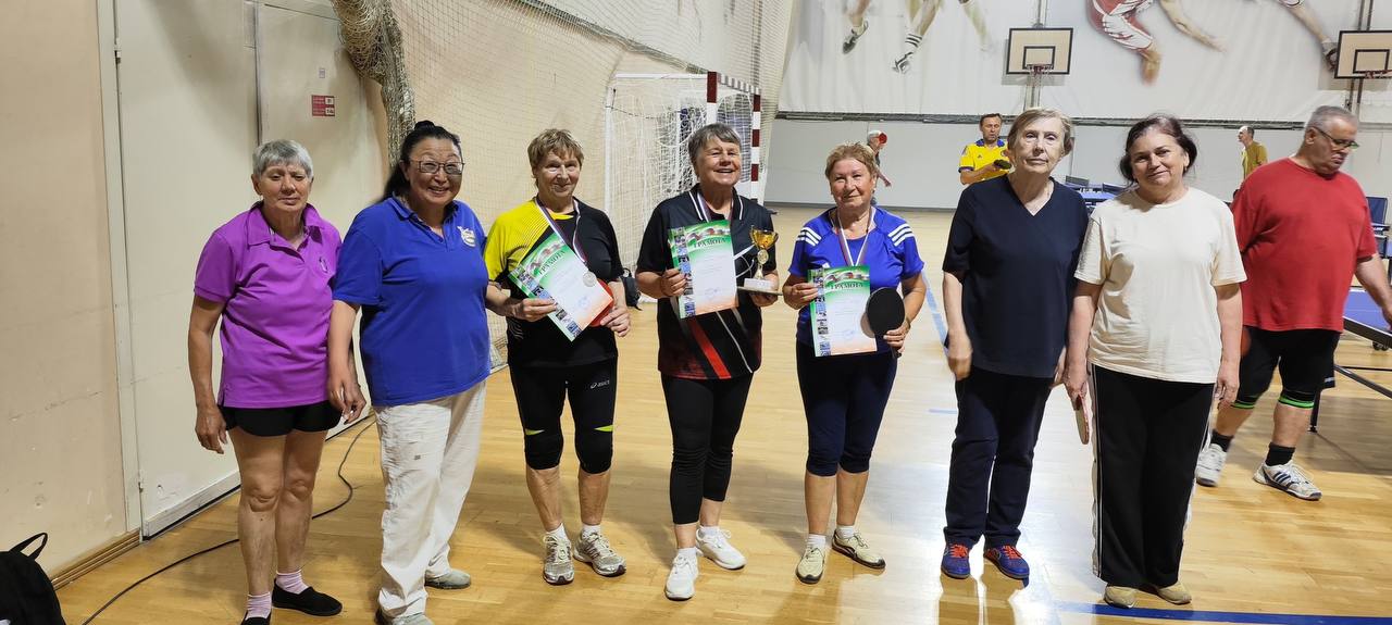 В турнире по настольному теннису в Пущино приняли участие представители старшего поколения