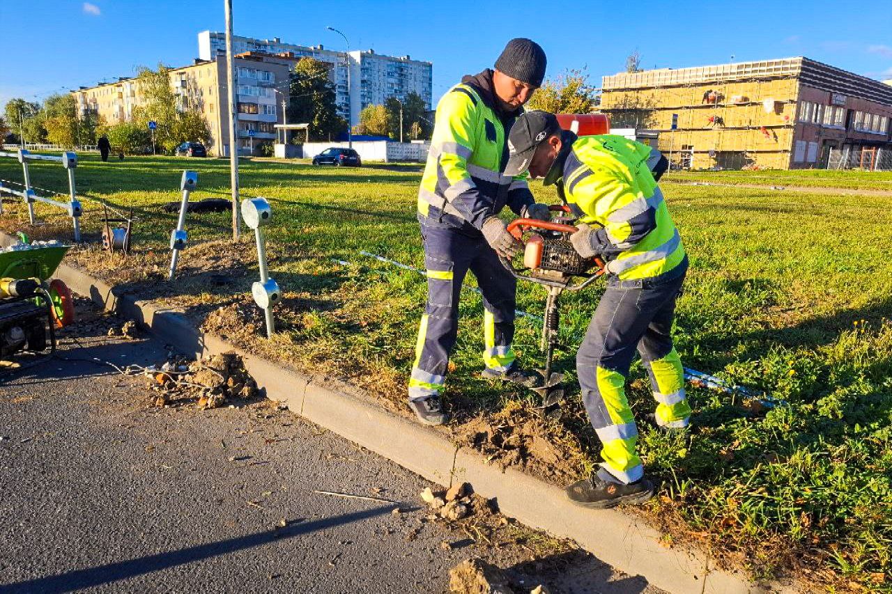 В Серпухове приступили к установке дорожных ограждений 